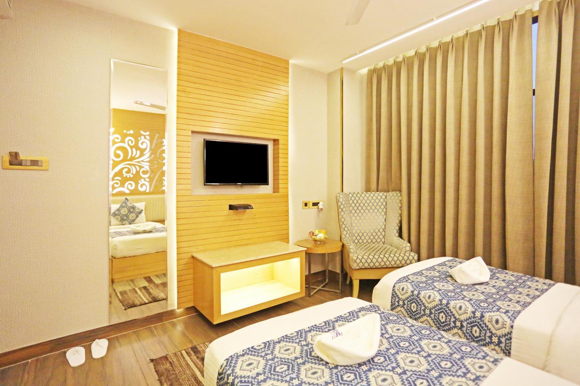 Jrd Luxury-Business Hotel New Delhi Exterior photo